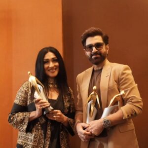 Rituparna Sengupta Instagram - Style Icon (Female) ... #filmfareawards #filmfareglamourandstyleawards 

🥻 @estreekolkata 
💄 @makeup.kaushikrajat 
💇 @rajat_chakroborty 
📸 @avi_jit_k 
🔗 @sociallyyours.vs