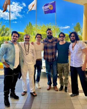 Riya Deepsi Instagram - Our Mahabharat gang making Some beautiful memories live from Tirupati. Mind you hum log itna milte nahi hain. May be once in 6 months or sometimes once in years. But these pictures are a testament to the bond we share regardless. we have always been updated of each other’s well being. Each time we meet the energy amongst us is crazy. 

These 13 years have got us more closer than what we were when we started on the journey of mahabharat. Though only 1 day of togetherness we made the most of our time. ❤️

Cheers to the team and many more re unions!!! 🥂 

#Mahabharat #tirupati #blessings #reunion #onelife #12yearstogether❤️