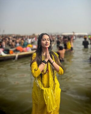 Riya Sharma Instagram - MAHAKUMBH 2025 🙏🏻 🚩 

Happy Maha Shivratri, HAR HAR MAHADEV!! 🙏🏻🔱

#mahakumbh #prayagraj #mahashivratri