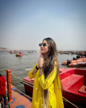 Riya Sharma Instagram - MAHAKUMBH 2025 🙏🏻 🚩 

Happy Maha Shivratri, HAR HAR MAHADEV!! 🙏🏻🔱

#mahakumbh #prayagraj #mahashivratri