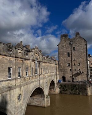 Robinne Lee Instagram - Bath, in a day.

1/2