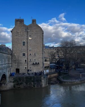 Robinne Lee Instagram - Bath, in a day.

1/2