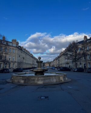 Robinne Lee Instagram - Bath, in a day.

1/2