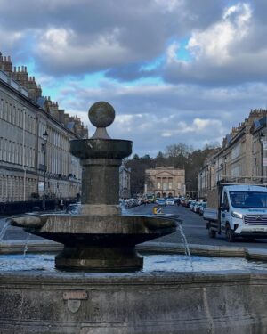 Robinne Lee Instagram - Bath, in a day.

1/2