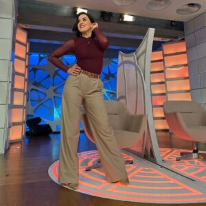 Roko Instagram - Saludando a Marzo en @latarde_rtva @canalsurradiotv 
Estilismo: @mara.estilismo 
Maqui: @valemaquillarte 
Pelu: @rocio_castro_maquillaje 

#latardeaquiyahora #volveralorigen 
#tupidealuniversoyseteconcederá