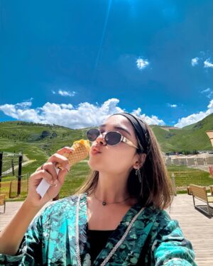 Romaisa Khan Instagram - Guys I saw Windows xp Wallpaper today!!!!