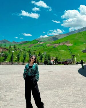 Romaisa Khan Instagram - Guys I saw Windows xp Wallpaper today!!!!