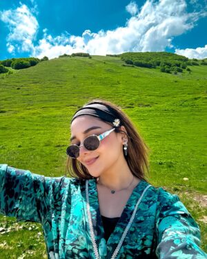 Romaisa Khan Instagram - Guys I saw Windows xp Wallpaper today!!!!