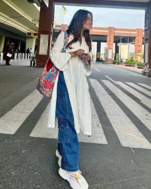 Romaisa Khan Instagram - Kabhi Karachi kabhi Lahore. Football bangayi hun