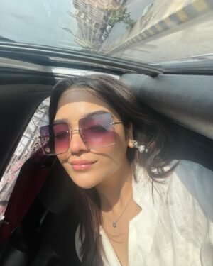 Romaisa Khan Instagram - Kabhi Karachi kabhi Lahore. Football bangayi hun