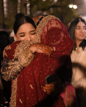 Romaisa Khan Instagram - My roomie my homie. I miss you alot.
your BM💓
📸: @abdulsamadzia