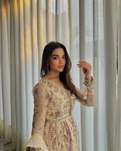 Actress Romaisa Khan HD Photos and Wallpapers April 2024