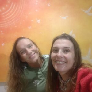 Romana Instagram - Hoje é o teu dia de aniversário Tchutchuqui, mas quem recebeu o melhor presente fui eu 🥹 Gratidão há vida por me presentear com a melhor amiga, companheira, irmã, confidente,etc.... És a Luz do sol com chuva refrescante quando o dia escurece,  és a brisa doce do melhor abraço quando o coração está apertado, és a palavra certa quando não se encontra o caminho.... é tanto que tenho para dizer que não há palavras para tanto 🥰 Parabéns Joaninha do meu coração, gosto de ti daqui até á lua, ir e voltar infinitas vezes. Amo tuuuuuuu Xoana 🤣