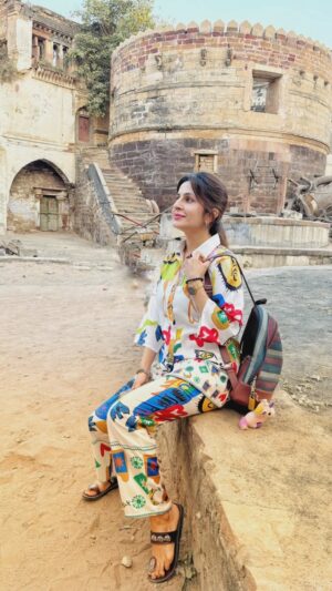 Roop Durgapal Instagram - Essence of my trip to kutch 😌🥹
.
.
.
.

#reelitfeelit #reelkarofeelkaro #réel #reels #reelsinstagram #reelvideo #travel #traveldiaries #roopdurgapal #safar #kutch #kutchdiaries #gujrat