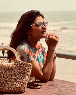 Rooqma Ray Instagram - Seaside vibes ☀️🐚🌊🏖️

Clicked by @sreetama_roychowdhury 

#insta #beach #summer #vibes #music #love #rooqmaray #holi