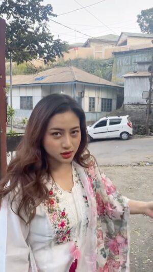Rosangpuii Ralte Instagram - Nu leh pa tawiawm tu nei tha ber ka ni ang ka ti ngam sak🤭🤭🤭
Tiraww @deborah_.ralte