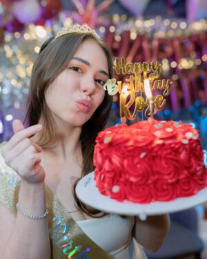 Rose Van Ginkel Instagram - Lucky Girl 🤍

Thank you Lord for another year 🙏🏻

Thank you sa mga taong nag mamahal sakin and mahal ko. 🫶🏻