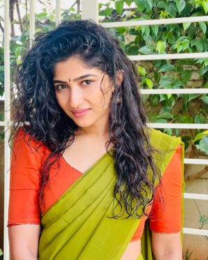 Roshni Prakash Instagram - #VANANGAAN releasing on @primevideoin & @tentkotta_official made me reminisce about the shooting days & all the magic that it carried. Thank you for accepting TINA & showering me with so much love. I played a character that was quite foreign, trying comedy ( or rather, an eccentric character) for the 1st time. Learning, loving & evolving through Cinema. 🤍

1) I played my own version of Gangubai. 😅

2) & 3) The looks which got me through the first phase of audition. 

4) & 5) Guru aka BALA sir. 🔥

6) After shooting the infamous “adi vaangara” scene ( for all those who are asking, NO, Arun didn’t really hit me) 😅🤷🏽‍♀️

7) With AL Vijay sir & Samuthirakani sir. It’s a very different energy to be surrounded by not 1, but 4 renowned directors. (Missed getting a picture with Mysskin sir, his zeal & energy are unmatchable ). 

8) & 9) Rithu kanna 🤍 My Devi baby. 😚

10) Oota on set was bomb. I belted royally. Tummy & heart were always full. 

11) BTS. 😬

12) We had the opportunity to shoot in Mahabalipuram. Everyday after shooting, my favourite passtime was sitting and gazing at the beach. The salty breeze made my hair frizzy, but who cares? ☺️

13) After three look test & countless make up trials, one of the craziest look I have ever tried. If there was a fancy dress competition, I would have won. Full credits to the team who spent 1000 hours to make this happen. 🤍

14) Meet Charles (the one in Kavi cloth). He is an amazing swimmer. One day he swam from middle of the ocean to the shore. This was taken after a long day at work, but speaking to the locals got our energy back. ☺️

15) Look from one of my fav scene which never made it to the cut. :( 

16) The gym in ANNAI Resorts, Kanyakumari was Gold. Be it morning or evening, Golden rays always made their way in. You could hear the beach roaring, & had the gym all to myself. PURE GOLD. 

17) After a good day of non stop crying for the scene. 🙂🙃

18) Sunrise in Kanyakumari. Grateful 🙏

19) Visited ANNAMALAIYAR temple after a soul-filling schedule in Thiruvannamalai. 

20) 🤍

#vanangaanonprime #vanangaanontentkotta