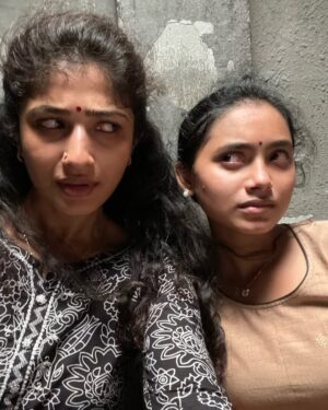 Roshni Prakash Instagram - #VANANGAAN releasing on @primevideoin & @tentkotta_official made me reminisce about the shooting days & all the magic that it carried. Thank you for accepting TINA & showering me with so much love. I played a character that was quite foreign, trying comedy ( or rather, an eccentric character) for the 1st time. Learning, loving & evolving through Cinema. 🤍

1) I played my own version of Gangubai. 😅

2) & 3) The looks which got me through the first phase of audition. 

4) & 5) Guru aka BALA sir. 🔥

6) After shooting the infamous “adi vaangara” scene ( for all those who are asking, NO, Arun didn’t really hit me) 😅🤷🏽‍♀️

7) With AL Vijay sir & Samuthirakani sir. It’s a very different energy to be surrounded by not 1, but 4 renowned directors. (Missed getting a picture with Mysskin sir, his zeal & energy are unmatchable ). 

8) & 9) Rithu kanna 🤍 My Devi baby. 😚

10) Oota on set was bomb. I belted royally. Tummy & heart were always full. 

11) BTS. 😬

12) We had the opportunity to shoot in Mahabalipuram. Everyday after shooting, my favourite passtime was sitting and gazing at the beach. The salty breeze made my hair frizzy, but who cares? ☺️

13) After three look test & countless make up trials, one of the craziest look I have ever tried. If there was a fancy dress competition, I would have won. Full credits to the team who spent 1000 hours to make this happen. 🤍

14) Meet Charles (the one in Kavi cloth). He is an amazing swimmer. One day he swam from middle of the ocean to the shore. This was taken after a long day at work, but speaking to the locals got our energy back. ☺️

15) Look from one of my fav scene which never made it to the cut. :( 

16) The gym in ANNAI Resorts, Kanyakumari was Gold. Be it morning or evening, Golden rays always made their way in. You could hear the beach roaring, & had the gym all to myself. PURE GOLD. 

17) After a good day of non stop crying for the scene. 🙂🙃

18) Sunrise in Kanyakumari. Grateful 🙏

19) Visited ANNAMALAIYAR temple after a soul-filling schedule in Thiruvannamalai. 

20) 🤍

#vanangaanonprime #vanangaanontentkotta