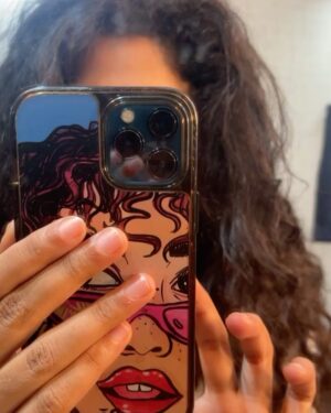 Roshni Prakash Instagram - #VANANGAAN releasing on @primevideoin & @tentkotta_official made me reminisce about the shooting days & all the magic that it carried. Thank you for accepting TINA & showering me with so much love. I played a character that was quite foreign, trying comedy ( or rather, an eccentric character) for the 1st time. Learning, loving & evolving through Cinema. 🤍

1) I played my own version of Gangubai. 😅

2) & 3) The looks which got me through the first phase of audition. 

4) & 5) Guru aka BALA sir. 🔥

6) After shooting the infamous “adi vaangara” scene ( for all those who are asking, NO, Arun didn’t really hit me) 😅🤷🏽‍♀️

7) With AL Vijay sir & Samuthirakani sir. It’s a very different energy to be surrounded by not 1, but 4 renowned directors. (Missed getting a picture with Mysskin sir, his zeal & energy are unmatchable ). 

8) & 9) Rithu kanna 🤍 My Devi baby. 😚

10) Oota on set was bomb. I belted royally. Tummy & heart were always full. 

11) BTS. 😬

12) We had the opportunity to shoot in Mahabalipuram. Everyday after shooting, my favourite passtime was sitting and gazing at the beach. The salty breeze made my hair frizzy, but who cares? ☺️

13) After three look test & countless make up trials, one of the craziest look I have ever tried. If there was a fancy dress competition, I would have won. Full credits to the team who spent 1000 hours to make this happen. 🤍

14) Meet Charles (the one in Kavi cloth). He is an amazing swimmer. One day he swam from middle of the ocean to the shore. This was taken after a long day at work, but speaking to the locals got our energy back. ☺️

15) Look from one of my fav scene which never made it to the cut. :( 

16) The gym in ANNAI Resorts, Kanyakumari was Gold. Be it morning or evening, Golden rays always made their way in. You could hear the beach roaring, & had the gym all to myself. PURE GOLD. 

17) After a good day of non stop crying for the scene. 🙂🙃

18) Sunrise in Kanyakumari. Grateful 🙏

19) Visited ANNAMALAIYAR temple after a soul-filling schedule in Thiruvannamalai. 

20) 🤍

#vanangaanonprime #vanangaanontentkotta