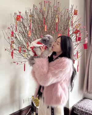 Rosina Lin Instagram - 大年初一🍊大吉大利！恭喜大家發財！身體健康，萬事如意！❤️🥂🎉⭐️
#新年快樂 #大年初一