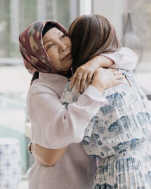 Rossa Instagram - Beruntungnya jadi anak mama, dan beruntungnya jadi Ibu buat Rizky.
Selamat Hari Ibu untuk semua Ibu diluar sana ☺️