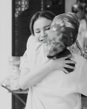 Rossa Instagram - Beruntungnya jadi anak mama, dan beruntungnya jadi Ibu buat Rizky.
Selamat Hari Ibu untuk semua Ibu diluar sana ☺️