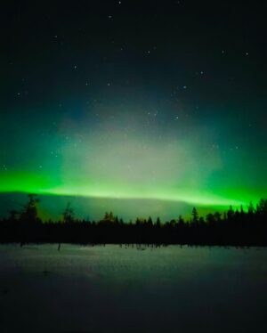 Rossa Instagram - Masya Allah cuma bisa terkagum sama ciptaan Allah dan bersyukur bisa dikasi kesempatan liat aurora ini💚

Alhamdulilah setelah perjalanan super panjang 40 jam, 5 kali naik pesawat, dinginnya banget banget 🥶, trus sempet sakit demam dan akhitnya bisa kesampaian liat aurora borealis bareng Kaka🥹

Makasiih @dr_jessy_suryadi dan Ci Susan yang udah foto2in kita.

Jadi mellow denger lagu ini sama liat pemandangannya. Cha, lagu kita ini emang indah ya @icha.aji .makasii yaa Cha