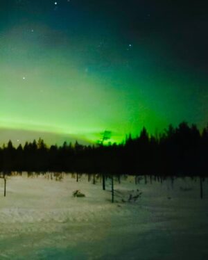Rossa Instagram - Masya Allah cuma bisa terkagum sama ciptaan Allah dan bersyukur bisa dikasi kesempatan liat aurora ini💚

Alhamdulilah setelah perjalanan super panjang 40 jam, 5 kali naik pesawat, dinginnya banget banget 🥶, trus sempet sakit demam dan akhitnya bisa kesampaian liat aurora borealis bareng Kaka🥹

Makasiih @dr_jessy_suryadi dan Ci Susan yang udah foto2in kita.

Jadi mellow denger lagu ini sama liat pemandangannya. Cha, lagu kita ini emang indah ya @icha.aji .makasii yaa Cha