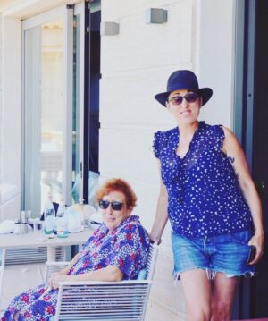 Rossy de Palma Instagram - MAMÁ MAMINA MAMU MAMURRINA Que EXTRAÑO el 🌍 sin ti 💔 y que AFORTUNAD@S hemos sido de TENERTE Y DISFRUTARTE en VIDA 🙏🏽 Tu AMOR ha sido y será SIEMPRE más GRANDE que un Himalaya TE QUEREMOS ♾️ 💝 MADRE 💎🤍🌹🕊️