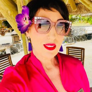 Rossy de Palma Instagram - LuneDeMielAvecMaMere 🎬 #NicolasCuche 👁️ @netflix 🌴@netflixfr 🌴@netflixes 🌴avec @michelelaroqueofficiel & @julien.frison @margotbancilhon @gilbertmelkiofficiel and more