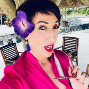 Rossy de Palma Instagram - LuneDeMielAvecMaMere 🎬 #NicolasCuche 👁️ @netflix 🌴@netflixfr 🌴@netflixes 🌴avec @michelelaroqueofficiel & @julien.frison @margotbancilhon @gilbertmelkiofficiel and more
