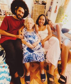 Rossy de Palma Instagram - MAMÁ MAMINA MAMU MAMURRINA Que EXTRAÑO el 🌍 sin ti 💔 y que AFORTUNAD@S hemos sido de TENERTE Y DISFRUTARTE en VIDA 🙏🏽 Tu AMOR ha sido y será SIEMPRE más GRANDE que un Himalaya TE QUEREMOS ♾️ 💝 MADRE 💎🤍🌹🕊️