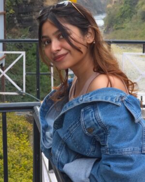 Ruchika Rathore Instagram - Photographer got skills 🧿🫢
Top- @twirl_around_world