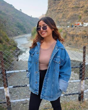 Ruchika Rathore Instagram - Photographer got skills 🧿🫢
Top- @twirl_around_world