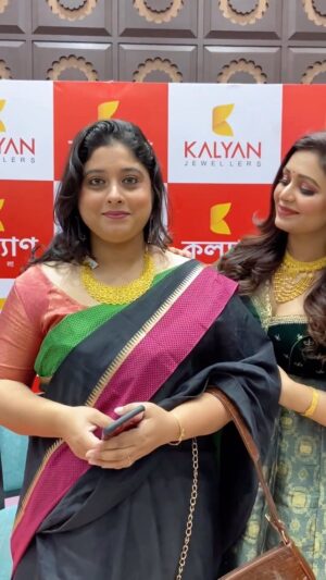 Rudrita Chatterjee Instagram - At the launch event of Kalyan Jeweller’s Sankalp Collection. Actress Ritabhari Chakraborty launched the gorgeous collection. This handcrafted collection of traditional Bengali karigari are absolutely stunning and perfect for Durga Pujo. The collection is all about traditional karigari, and keeping up the essence of Bengali culture. So go ahead and bring this beautiful collection in your home. 

Enjoy flat 25% off on Making Charges for all products & flat 25% off on stone value. Also, enjoy Kalyan special gold rate. Visit your nearest Kalyan Jewellers showroom today! Happy Shopping! *T&Cs Apply

#KalyanJewellers #ForTheGoddessInYou #PujoWithKalyan #Sankalp