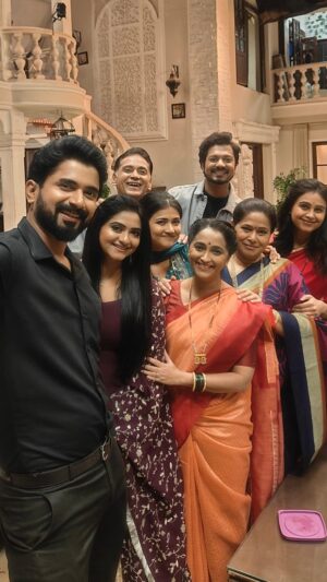 Rujuta Deshmukh Instagram - We are ready to serve you... 

#dosaidlisambarchutneychutney #lagnananterhoyilachprem #familyeatstogether #healthybreakfast #breakfasttime☕️ #starpravah