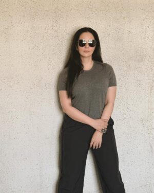 Rukhsar Instagram - .
आज की फ़ोटोज़ .💫.
गाना भी अच्छा  है 💫.
.
#grey #black #white