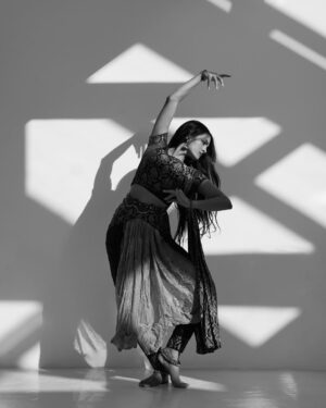 Rukmini Vijayakumar Instagram - Don’t think that I got around to sharing some of these stunning photos by @sunnyjagesar 

Can’t wait for his next series 

♥️

#dancer #bharatanatyam #indiandance #rukminivijayakumar