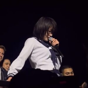 SUZUKA Instagram - 👁️🤳
ファンのカメラは様々な楽しい瞬間を捉えてくれます　タグをしてくれてありがとう　あなたの手元にも目にもレンズがあります　ショーを自由に楽しんでください
#AGCALLING_WORLDTOUR Pt.Ⅱ