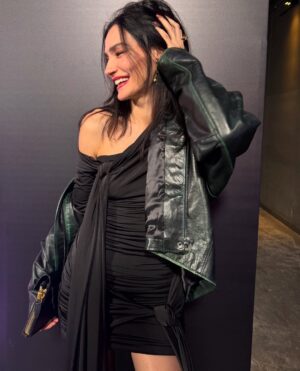 Saadet Işıl Aksoy Instagram - Bu seri de bir post hak eder.. 😇 Styling by the talented Mr @a.batuhancetin ✨ #reklam