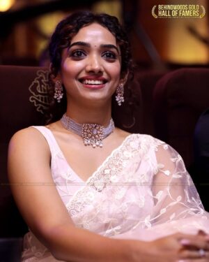 Saanve Megghana Instagram - Honored! Thank you @behindwoodsofficial 😁

It’s incredible how you encourage and support artists, actors, technicians, storytellers and Indian cinema by honouring. Thank you for celebrating Kudumbasthan. ☺️

#Behindwoods #Kudumbasthan #2025