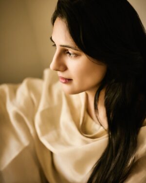 Saanvie Tallwar Instagram - Aap ki ankhon mein..!!! 🍁

Photographed by Tridev Sudevan @tridevsudevan 

#NoMakeUp  #SaanvieTallwar 
#PhotographedByTridevSudevan