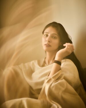 Saanvie Tallwar Instagram - Aap ki ankhon mein..!!! 🍁

Photographed by Tridev Sudevan @tridevsudevan 

#NoMakeUp  #saanvietallwar 
#photographedbytridevsudevan