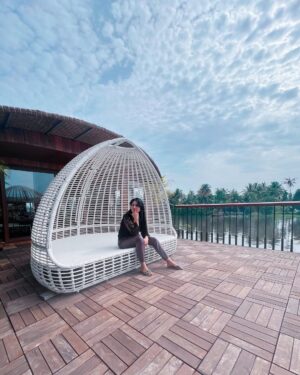 Saanvie Tallwar Instagram - A stunning houseboat @bluejellycruises outfitted with every luxury .
I had a wonderful breakfast to start the day. 
Cruising around the gorgeous Alleppey scenery was mesmerizing. 
The outdoor seating area was fantastic. 
Played a variety of games in their play area after my cruise. 
I spent the evening unwinding in my lovely room’s warm jacuzzi.
The entire experience was enjoyable at @bluejellycruises 

☆

☆ 

☆

#love 
#peace 
#birthday 
#gemini 
#kerala 
#travel 
#nomakeup 
#blessed 
#instagood 
#instadaily 
#instagram 
#keralatourism 
#iloveyouall ❤️

#bluejellycruisesandresort 

#saanvietallwar