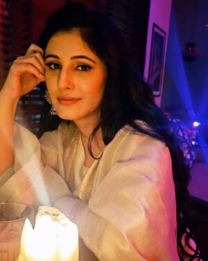 Saanvie Tallwar Instagram - इन आँखों की मस्ती के मस्ताने हज़ारों हैं …

☆

☆ 

☆

#love 
#peace 
#blessed 
#instadaily 
#instagram 
#iloveyouall ❤️

#saanvietallwar