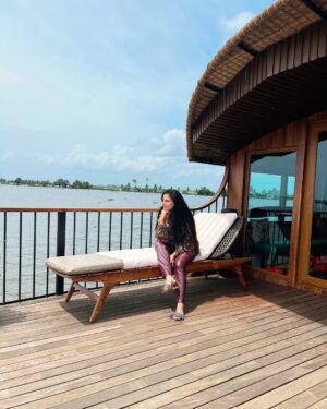 Saanvie Tallwar Instagram - It is such a blessing to return to this beauty. 
Here I am in Alleppey once more.
“Living my best life on this luxury cruise! 
@spiceroutesluxurycruises 🌊✨ 

I’m indulging in delicious meals, rejuvenating at the spa, and making the most of the top-notch facilities. The hospitality and ambiance are exceptional! 
Thank you @spiceroutesluxurycruises ❤️
So grateful for this amazing vacation experience.

☆

☆ 

☆

#love 
#peace 
#kerala 
#travel 
#nomakeup 
#blessed 
#instagood 
#instadaily 
#instagram 
#luxurycruise 
#vacationmode 
#relaxationandfun 
#keralatourism 
#iloveyouall ❤️

#spiceroutesluxurycruises 

#saanvietallwar