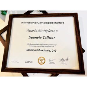 Saanvie Tallwar Instagram - Diamonds Are a Girl's Best Friend,
So is Mine.😍

I have taken my passion ahead by learning about them & proud to be a graduate. 💎