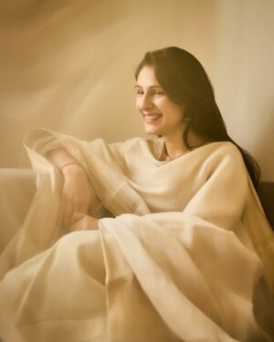 Saanvie Tallwar Instagram - App ki ankhon mein..!!! 🍁

Photographed by Tridev Sudevan @tridevsudevan 

#NoMakeUp  #SaanvieTallwar #PhotographedByTridevSudevan