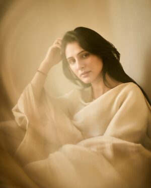 Saanvie Tallwar Instagram - App ki ankhon mein..!!! 🍁

Photographed by Tridev Sudevan @tridevsudevan 

#NoMakeUp  #SaanvieTallwar #PhotographedByTridevSudevan